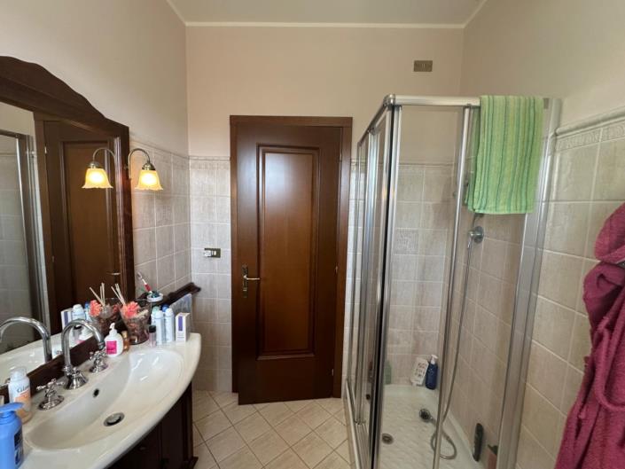 Image No.13-4 Bed Property for sale