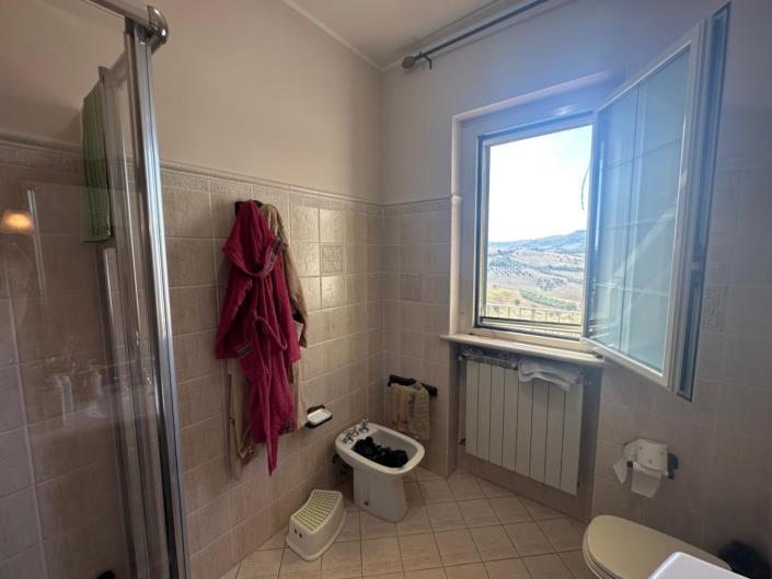 Image No.14-4 Bed Property for sale