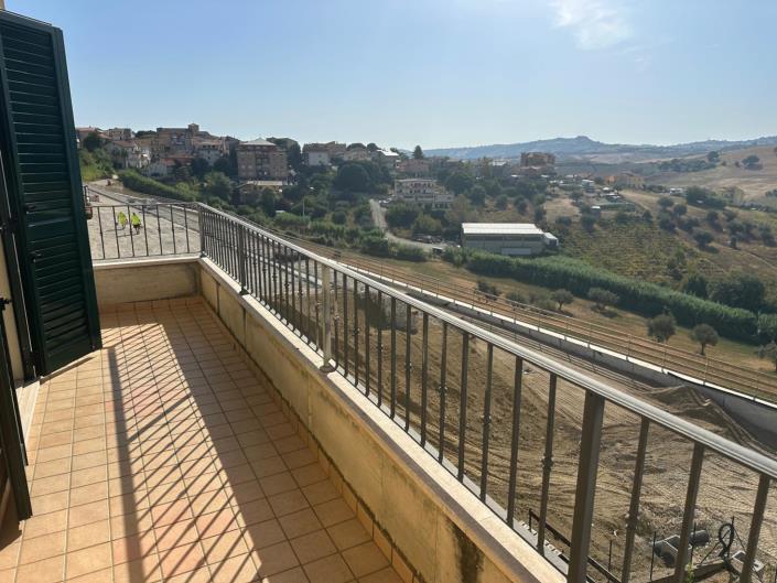 Image No.17-4 Bed Property for sale