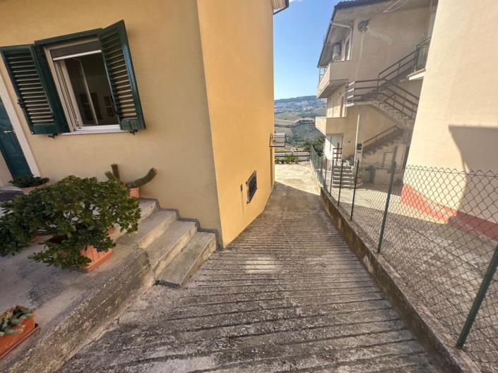Image No.35-4 Bed Property for sale