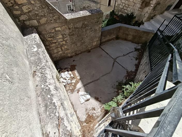 Image No.6-2 Bed Property for sale