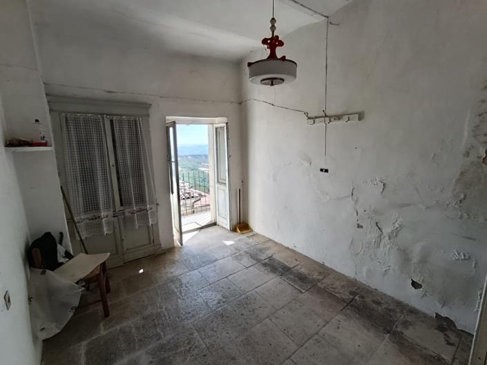 Image No.10-2 Bed Property for sale