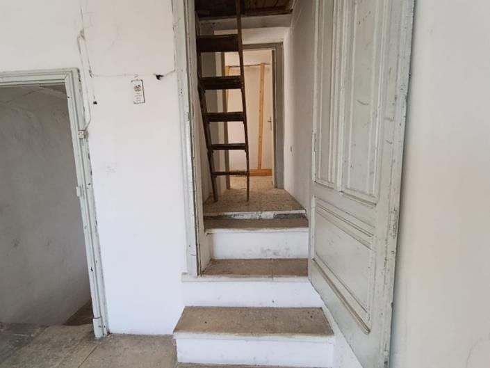 Image No.12-2 Bed Property for sale