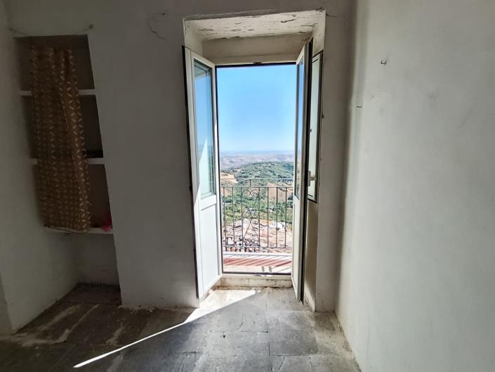 Image No.15-2 Bed Property for sale