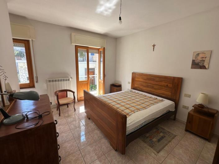 Image No.10-2 Bed House for sale