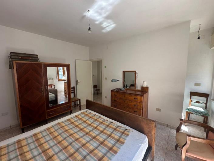 Image No.12-2 Bed House for sale