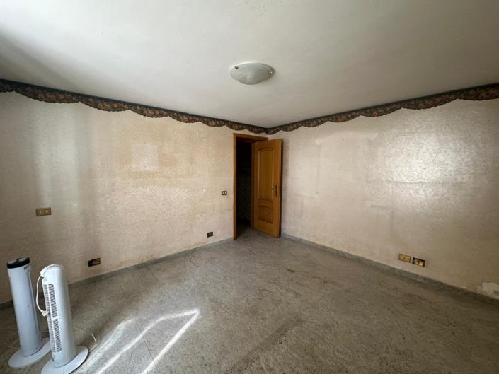 Image No.17-2 Bed Property for sale