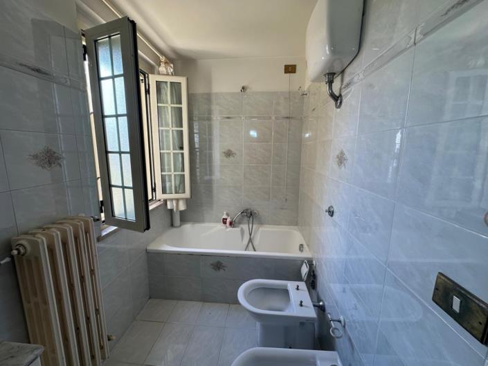 Image No.20-2 Bed Property for sale