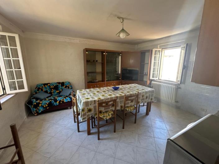 Image No.10-2 Bed Property for sale
