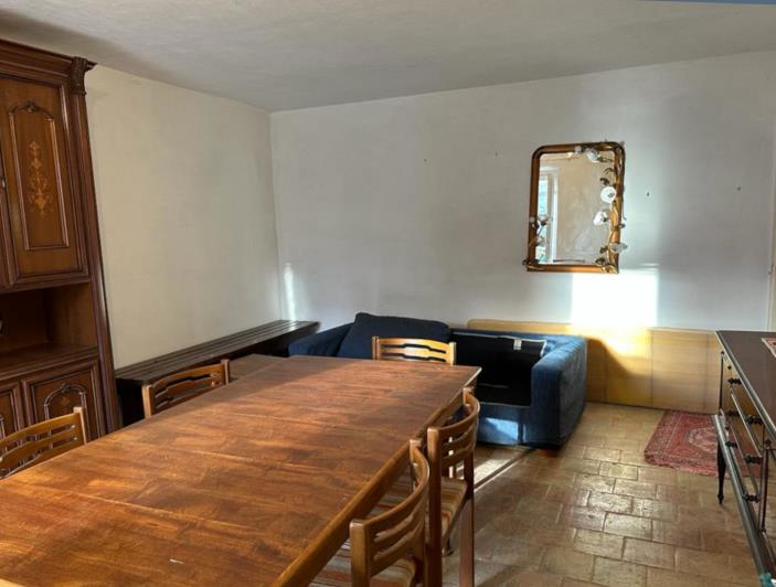 Image No.17-2 Bed Property for sale
