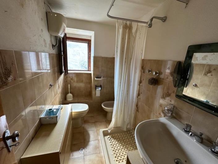 Image No.25-2 Bed Property for sale