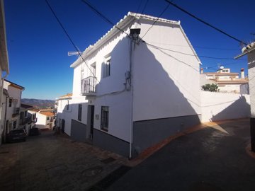 1016-village-house-for-sale-in-periana-28168-