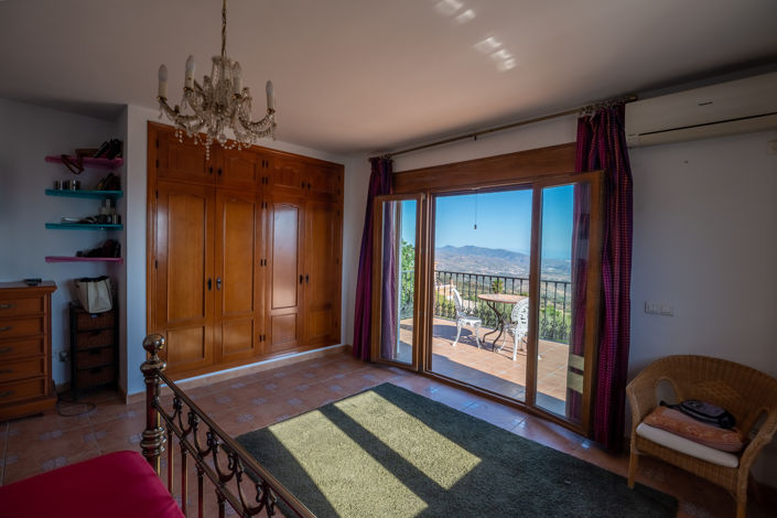 Image No.42-4 Bed Villa for sale