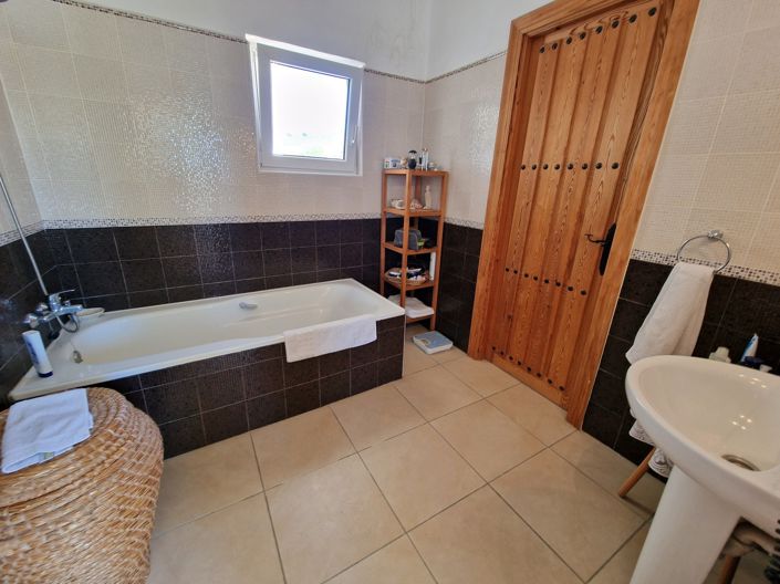 Image No.51-4 Bed Villa for sale