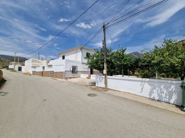 1203-village-house-for-sale-in-puente-don-man