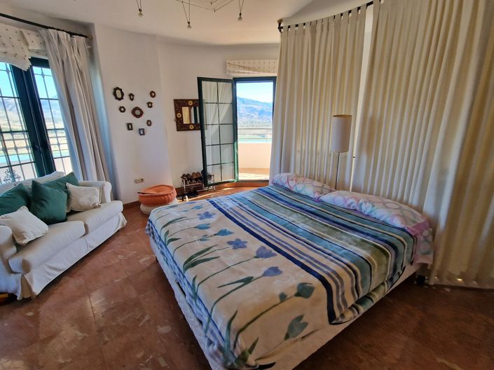 Image No.43-6 Bed Villa for sale