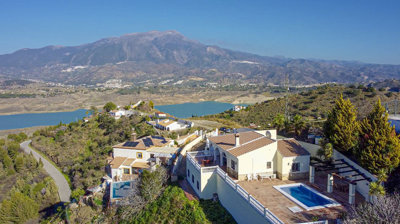 1260-villa-for-sale-in-los-romanes-41532-larg
