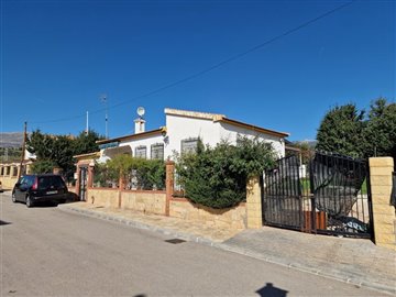 1 - Alcaucín, Villa