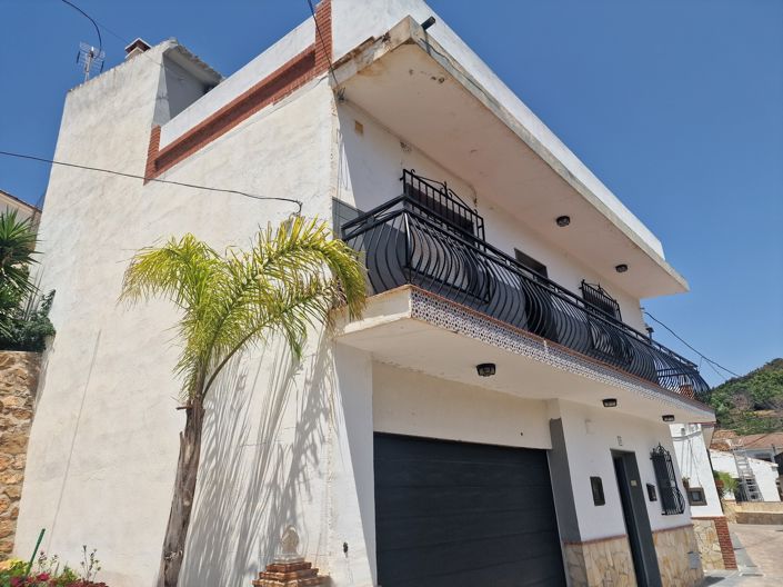 Image No.7-3 Bed Village House for sale