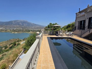 1333-villa-for-sale-in-vinuela-47454-large