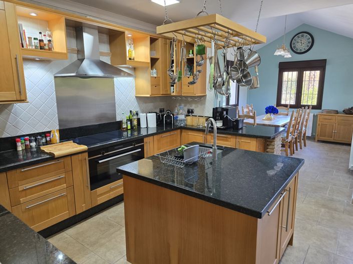 Image No.14-9 Bed Villa for sale