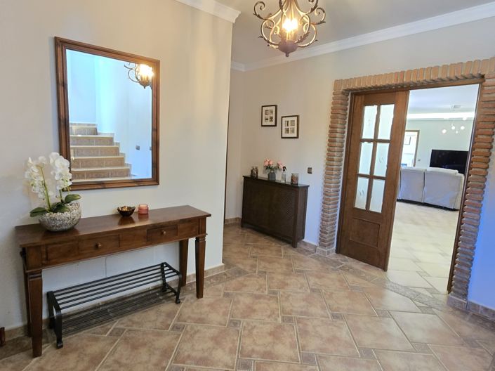 Image No.20-7 Bed Villa for sale