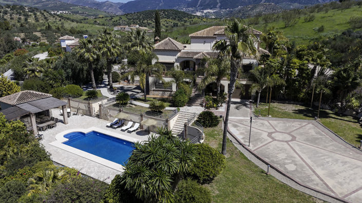 Image No.3-9 Bed Villa for sale