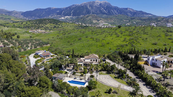 Image No.5-9 Bed Villa for sale