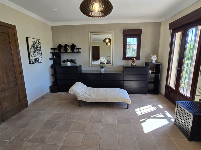 Image No.50-9 Bed Villa for sale