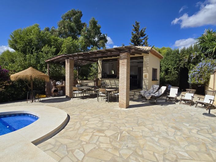 Image No.10-9 Bed Villa for sale