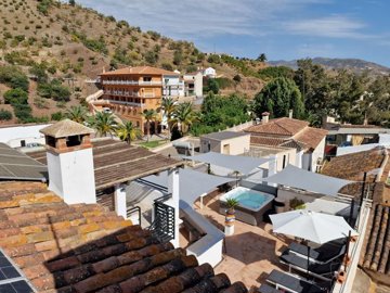 1 - Vinuela, Village House