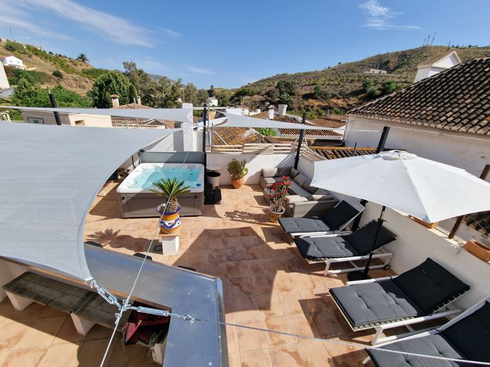 Image No.6-5 Bed Village House for sale