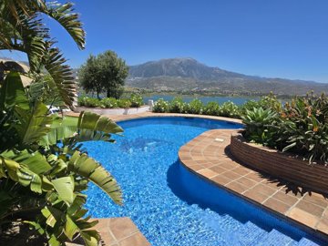 1362-villa-for-sale-in-vinuela-47182-large