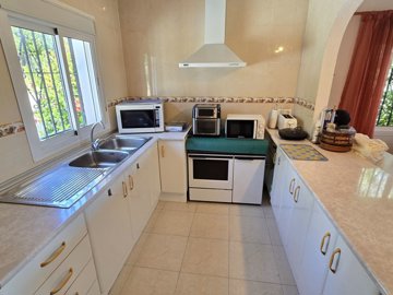 1364-villa-for-sale-in-alcaucin-47312-large