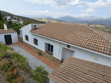 1365-villa-for-sale-in-vinuela-47343-large