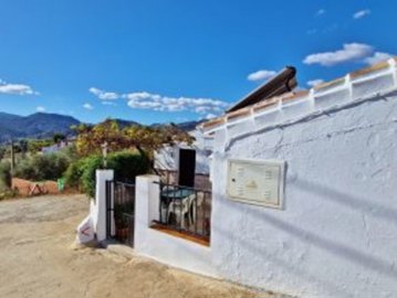 1361-village-house-for-sale-in-comares-47152-