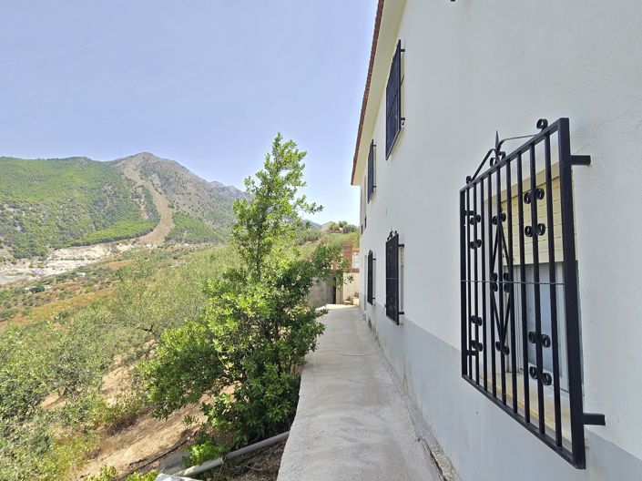 Image No.12-4 Bed Village House for sale