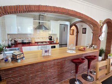 1377-villa-for-sale-in-alcaucin-48397-large