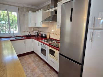1377-villa-for-sale-in-alcaucin-48396-large