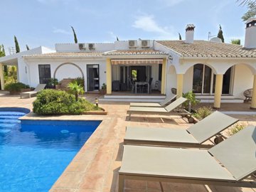 1382-villa-for-sale-in-vinuela-48637-large