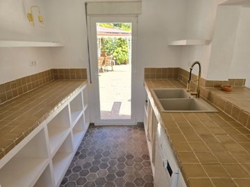 1383-villa-for-sale-in-alcaucin-48747-large