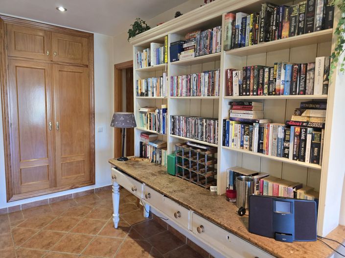 Image No.48-6 Bed Villa for sale