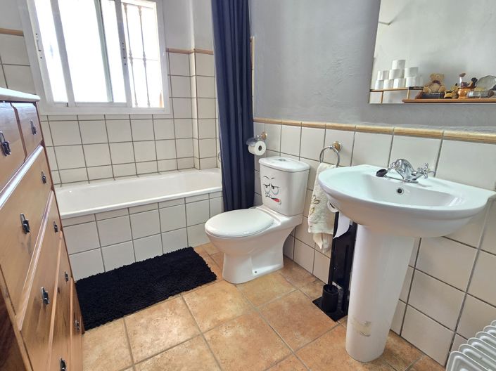 Image No.15-2 Bed Villa for sale