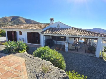 1395-villa-for-sale-in-canillas-de-aceituno-4