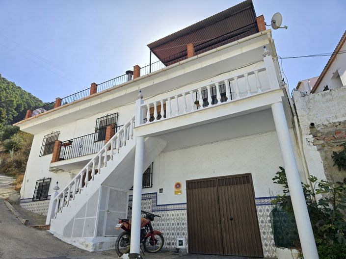 Image No.6-6 Bed Village House for sale