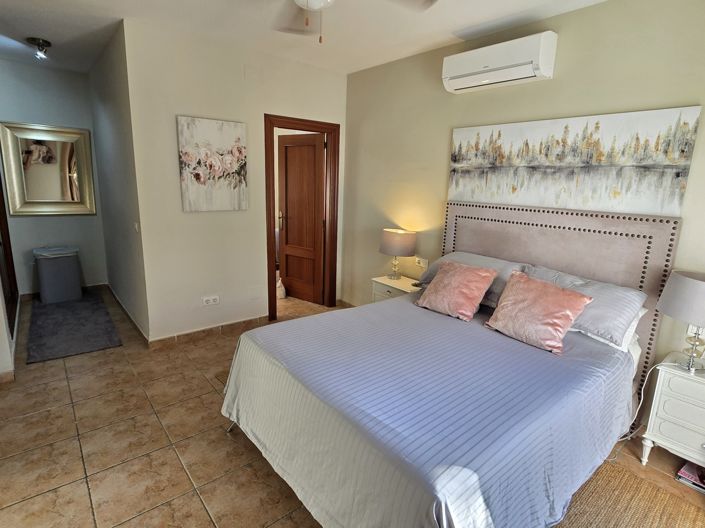 Image No.28-3 Bed Villa for sale