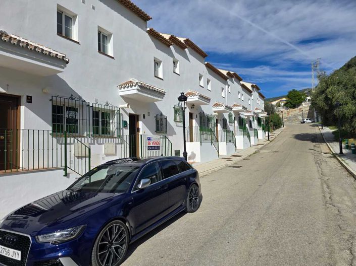 Image No.9-3 Bed Village House for sale