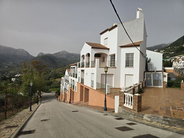 Image No.6-3 Bed Village House for sale