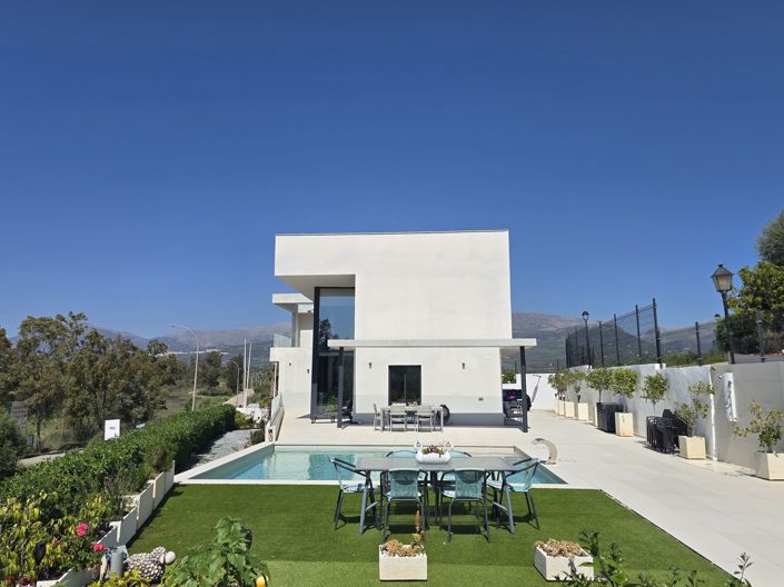 Image No.3-4 Bed Villa for sale