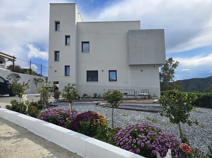 Image No.4-4 Bed Villa for sale